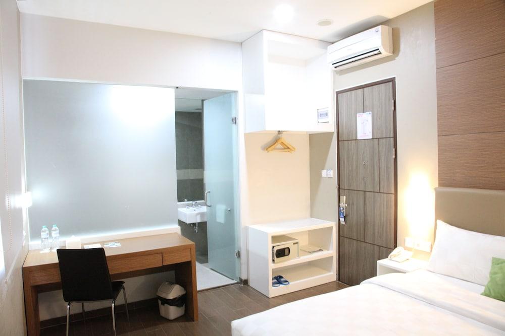 Terraz Tree Hotel Jakarta Exterior photo