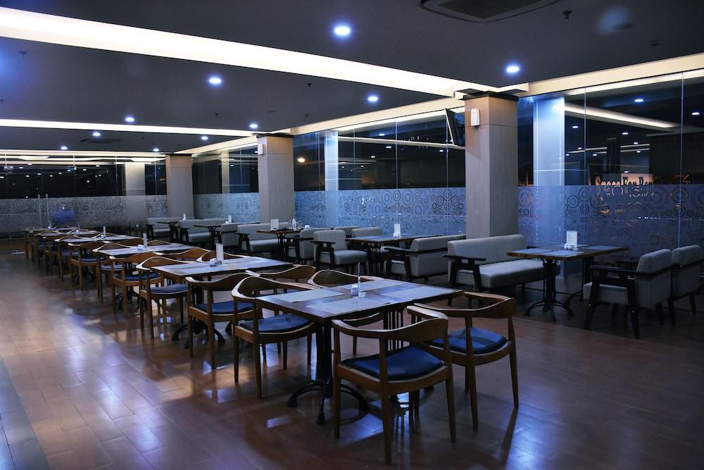 Terraz Tree Hotel Jakarta Exterior photo