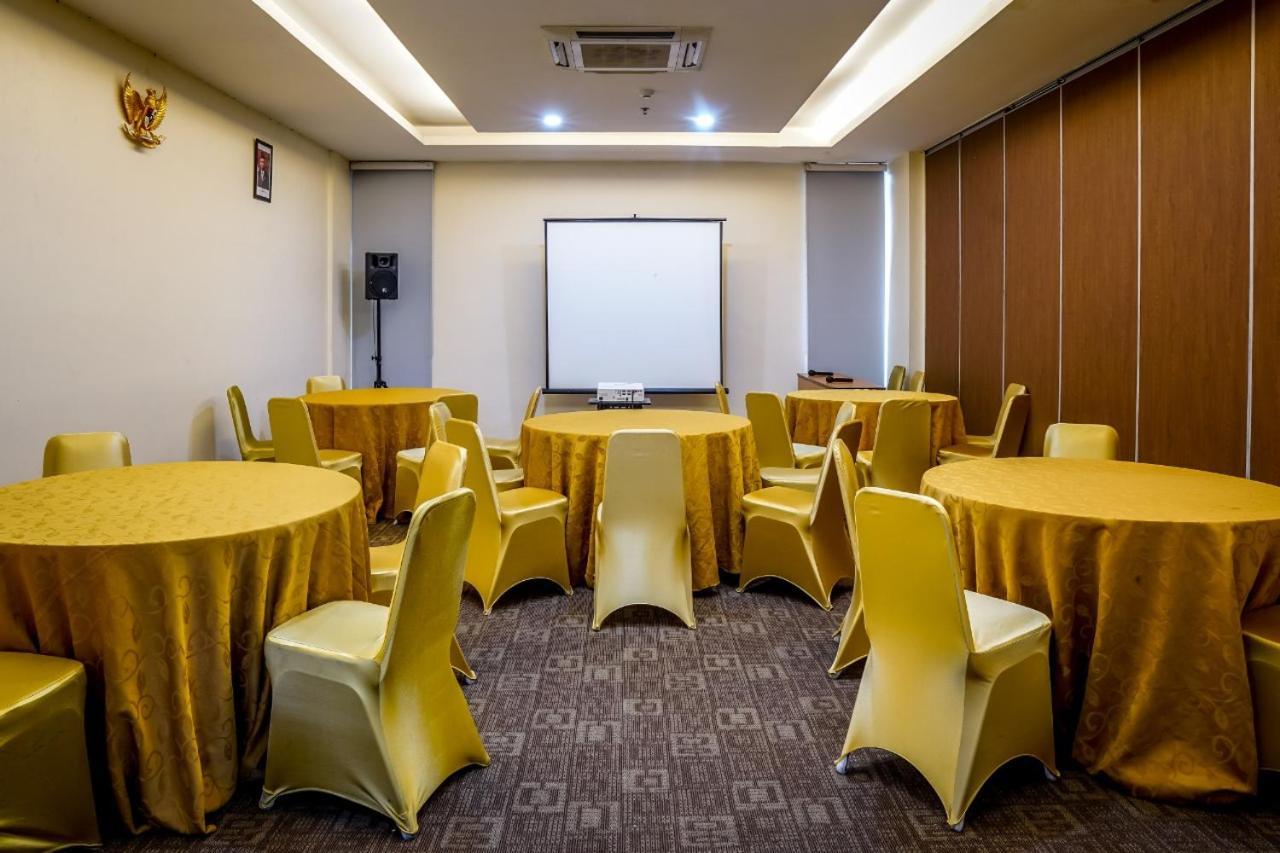 Terraz Tree Hotel Jakarta Exterior photo